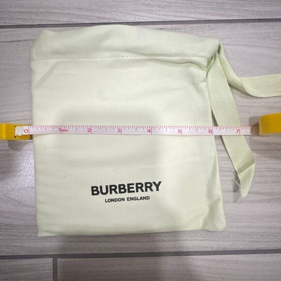 Brand new Burberry dust bags  THIS LISTING IS FOR ONE BAG Would fit a belt perfe - Picture 3 of 4